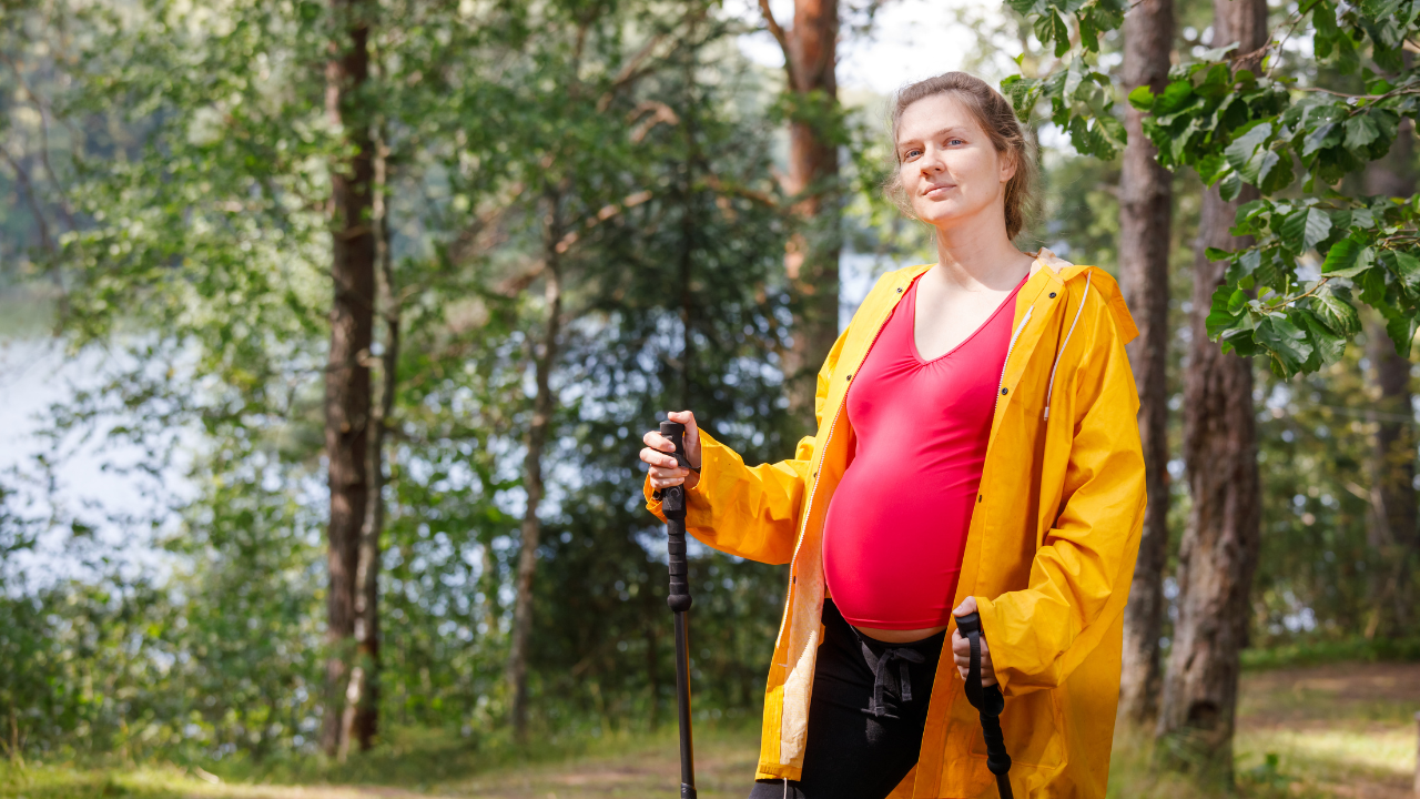 Őrizd meg erőnléted a várandósság alatt nordic walkinggal